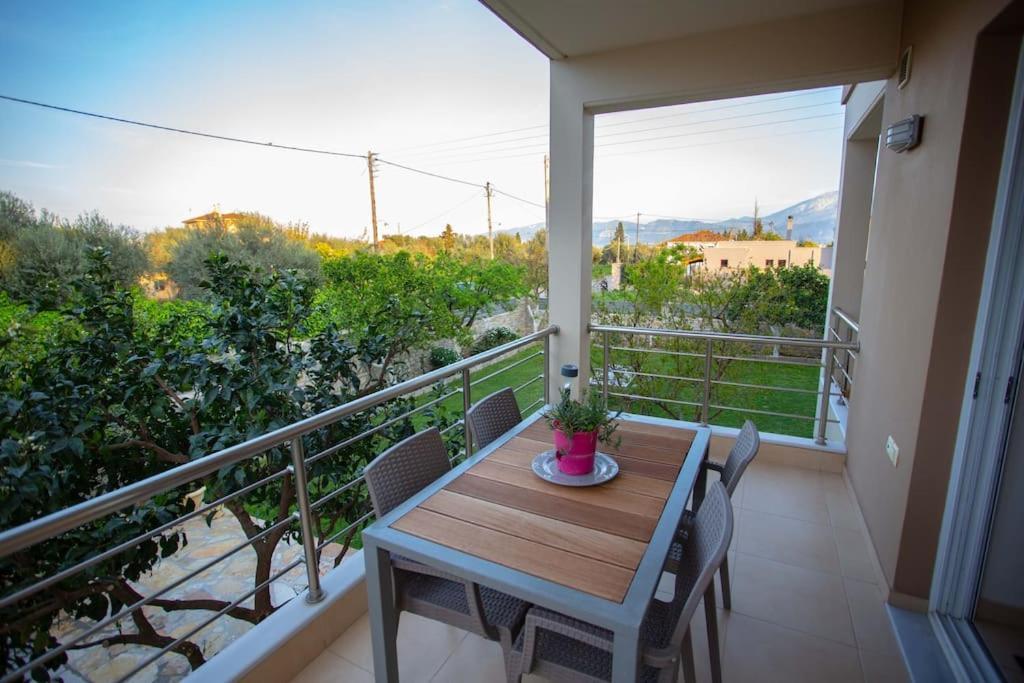 Fou'S Luxury Apartment Nafpaktos Exterior foto