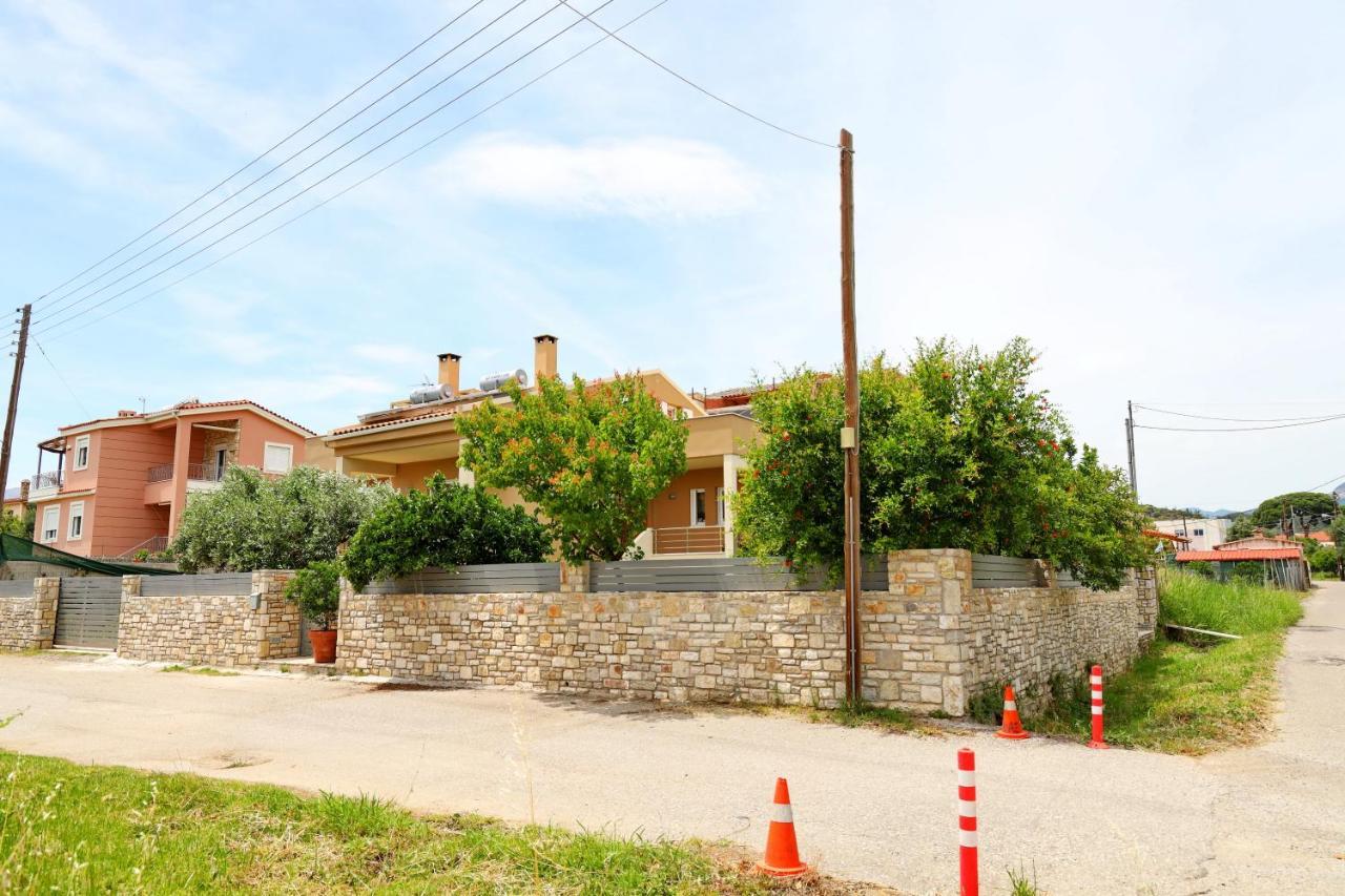 Fou'S Luxury Apartment Nafpaktos Exterior foto